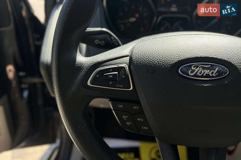 Седан Ford Focus 2015 в Мукачево