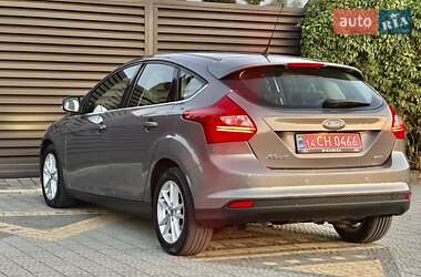 Хэтчбек Ford Focus 2012 в 