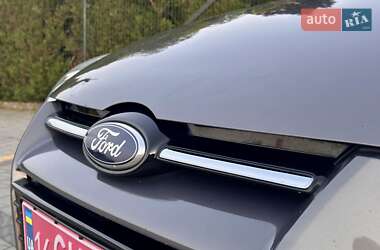 Хэтчбек Ford Focus 2012 в 