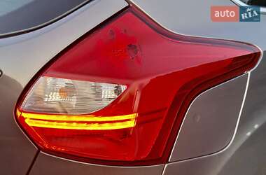 Хэтчбек Ford Focus 2012 в 