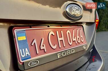 Хэтчбек Ford Focus 2012 в 