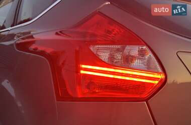 Хэтчбек Ford Focus 2012 в 