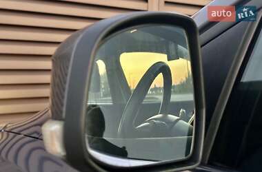 Хэтчбек Ford Focus 2012 в 