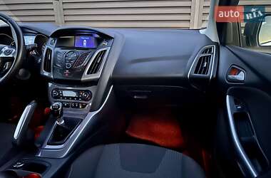 Хэтчбек Ford Focus 2012 в 