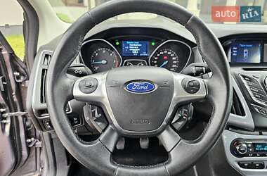 Хэтчбек Ford Focus 2012 в 