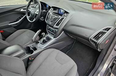 Хэтчбек Ford Focus 2012 в 