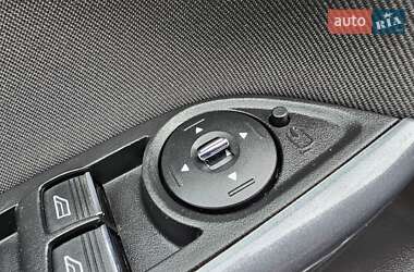 Хэтчбек Ford Focus 2012 в 