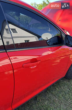 Седан Ford Focus 2015 в 