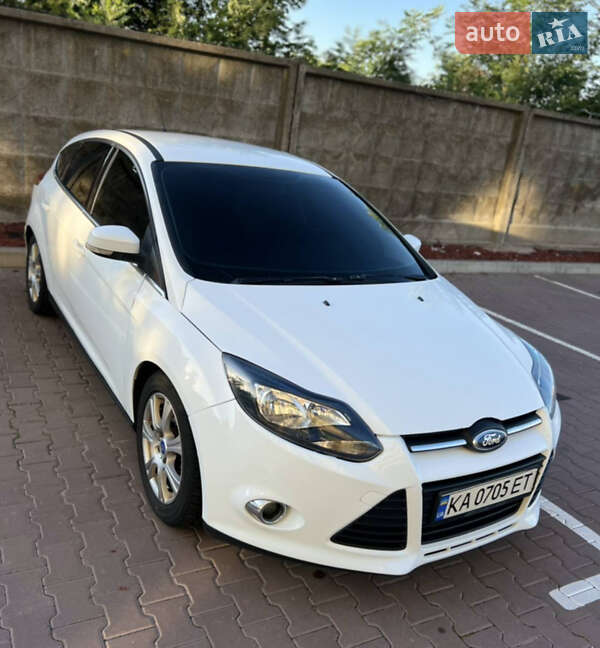 Хэтчбек Ford Focus 2012 в 