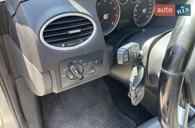 Хэтчбек Ford Focus 2006 в 