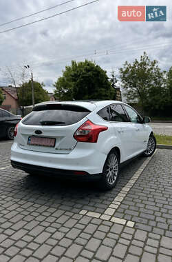 Хэтчбек Ford Focus 2013 в 