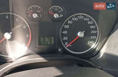 Хэтчбек Ford Focus 2006 в 