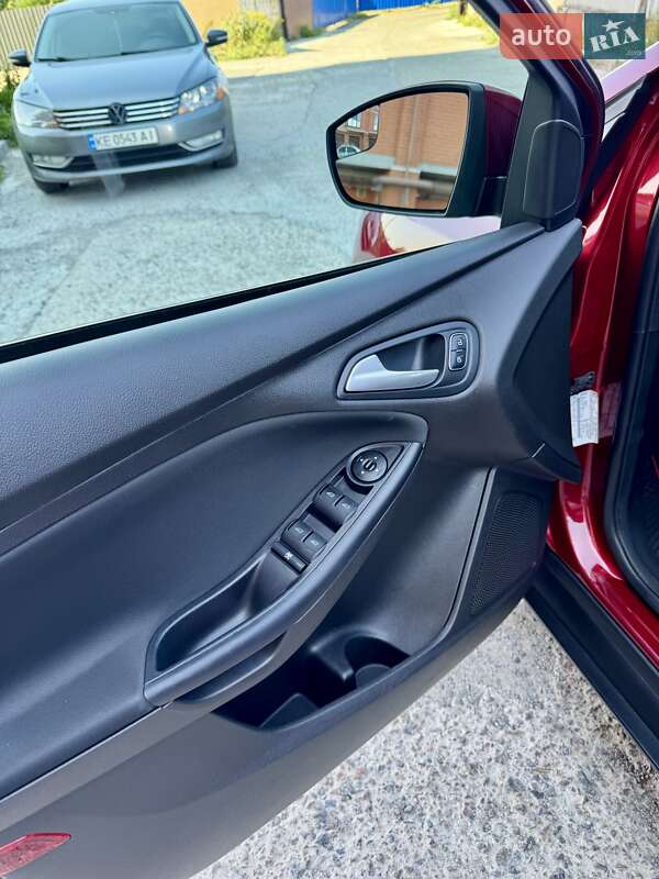 Хэтчбек Ford Focus 2016 в Днепре