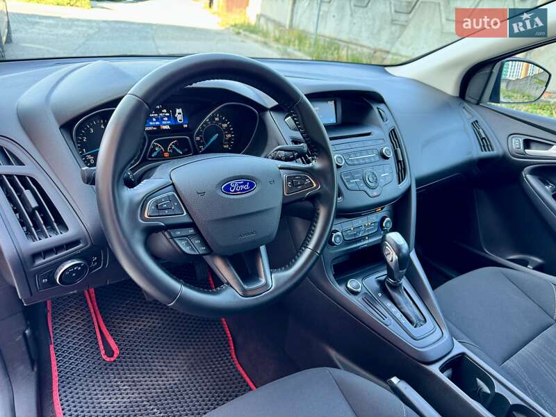 Хэтчбек Ford Focus 2016 в Днепре