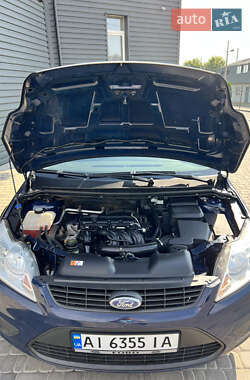 Хэтчбек Ford Focus 2011 в 