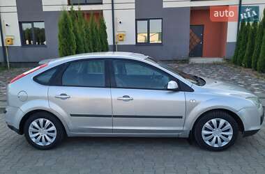 Хэтчбек Ford Focus 2006 в 
