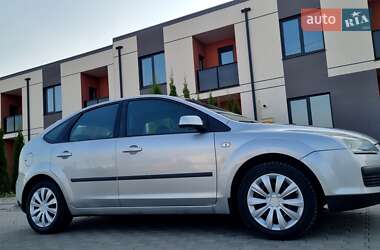 Хэтчбек Ford Focus 2006 в 