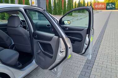 Хэтчбек Ford Focus 2006 в 