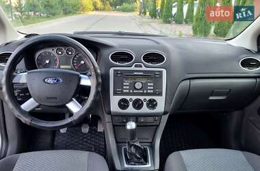Хэтчбек Ford Focus 2006 в 