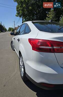 Седан Ford Focus 2015 в 