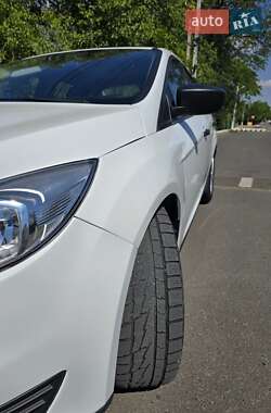 Седан Ford Focus 2015 в 