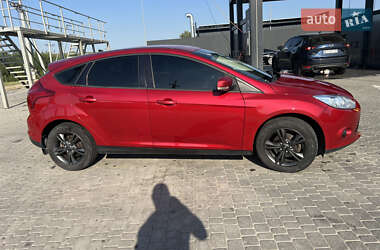 Хэтчбек Ford Focus 2011 в 