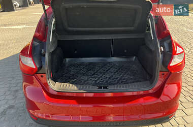Хэтчбек Ford Focus 2011 в 