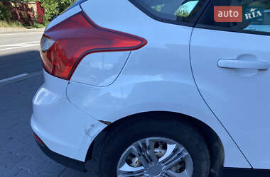 Хэтчбек Ford Focus 2012 в 