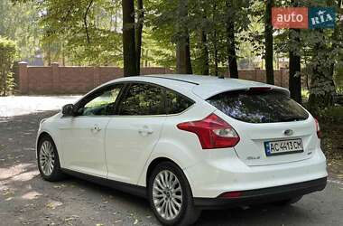 Хэтчбек Ford Focus 2011 в 