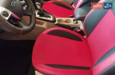Хэтчбек Ford Focus 2013 в 