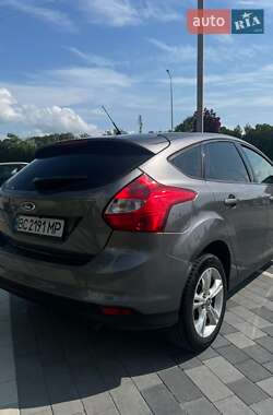 Хэтчбек Ford Focus 2013 в 