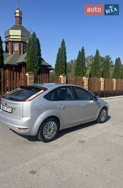 Хэтчбек Ford Focus 2010 в 