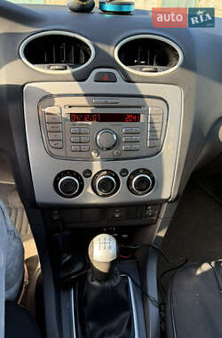 Хэтчбек Ford Focus 2009 в 
