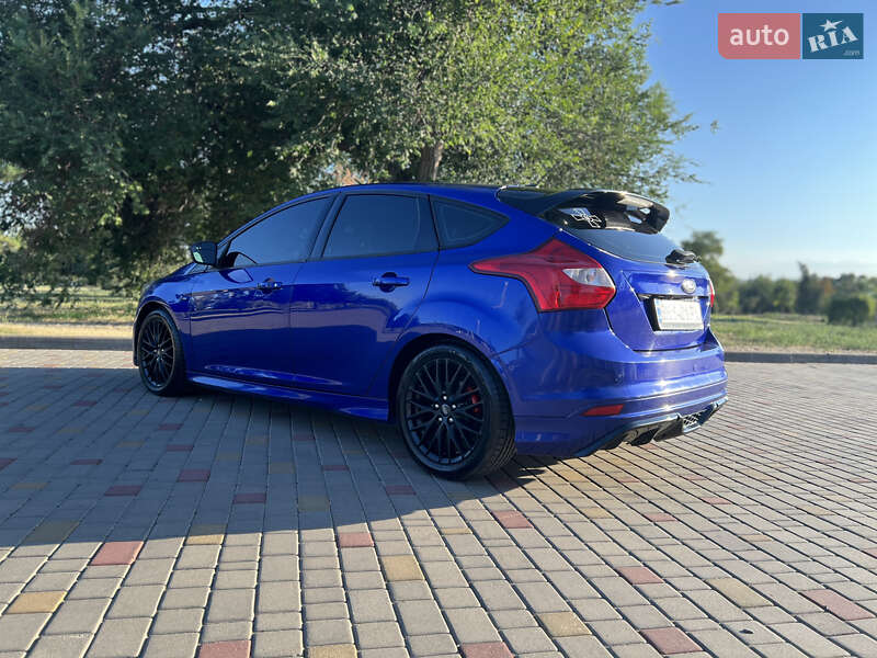 Хэтчбек Ford Focus 2014 в Измаиле