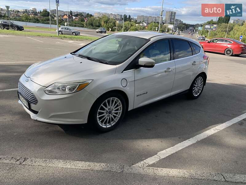 Хэтчбек Ford Focus 2013 в 