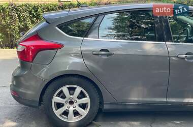Хэтчбек Ford Focus 2011 в 