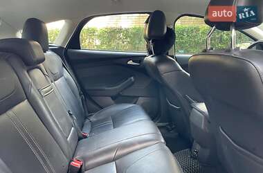 Хэтчбек Ford Focus 2011 в 