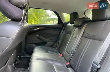Хэтчбек Ford Focus 2011 в 