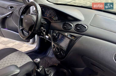 Хэтчбек Ford Focus 1999 в 