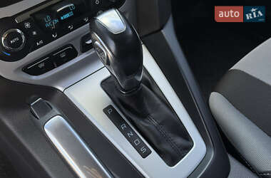 Хэтчбек Ford Focus 2012 в 