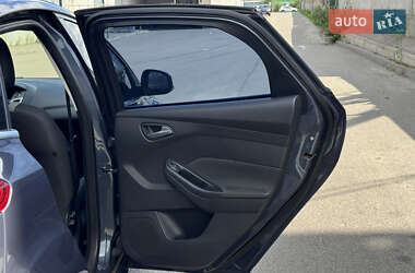 Хэтчбек Ford Focus 2012 в 