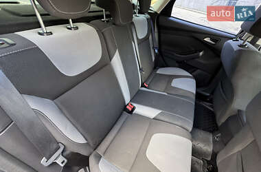 Хэтчбек Ford Focus 2012 в 