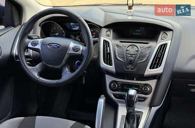Хэтчбек Ford Focus 2012 в 