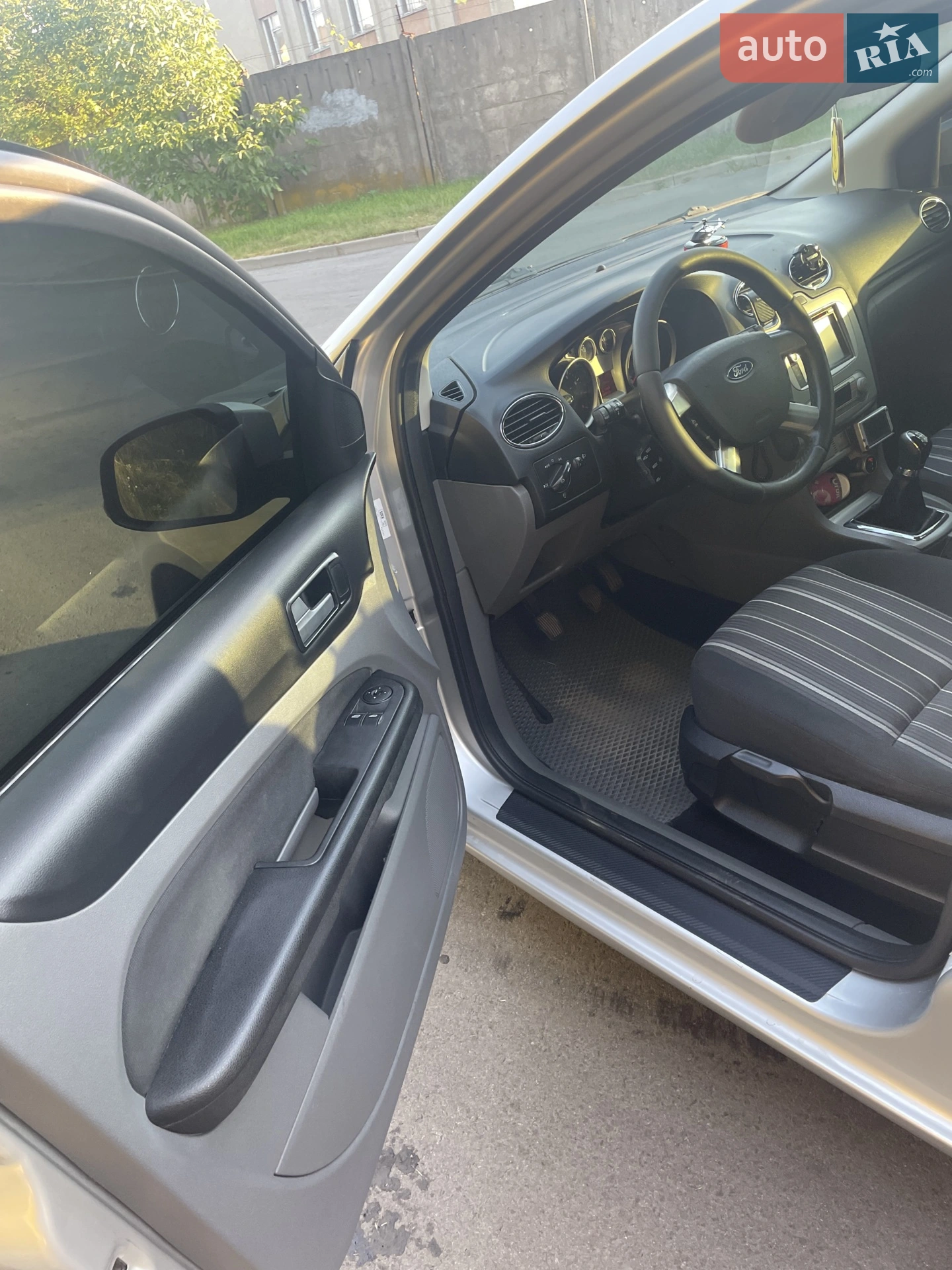2010 Ford Focus - мініатюра 11