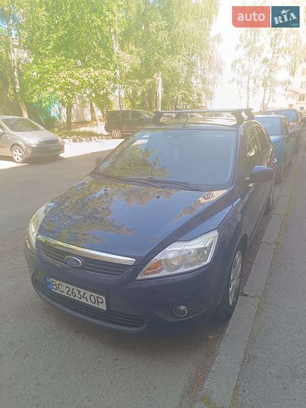 Хэтчбек Ford Focus 2010 в 