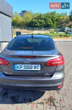 Седан Ford Focus 2015 в 