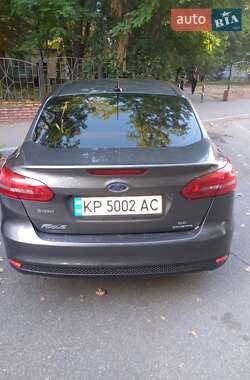 Седан Ford Focus 2015 в 