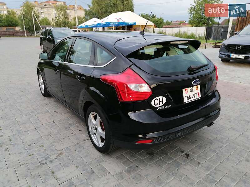 Хэтчбек Ford Focus 2013 в 