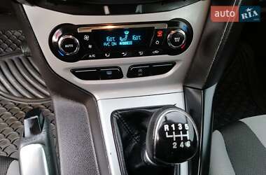 Хэтчбек Ford Focus 2013 в 