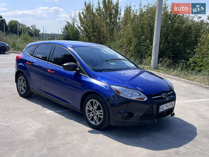 Хэтчбек Ford Focus 2011 в 